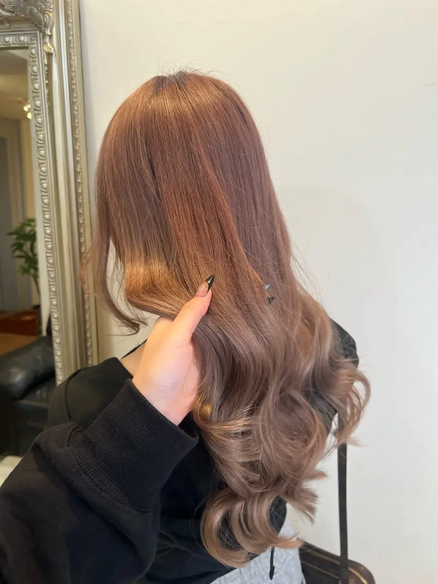 カラー ベージュカラー ブリーチ ヘアカラー 𝒩𝒪𝒜 /ハイトーン/表参道のヘアスタイル