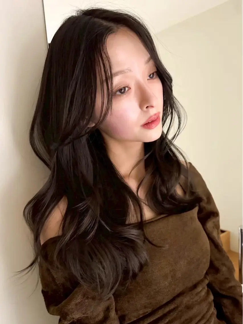 ロング カラー ブリーチ ヘアカラー 三野宮 莉羽のヘアスタイル