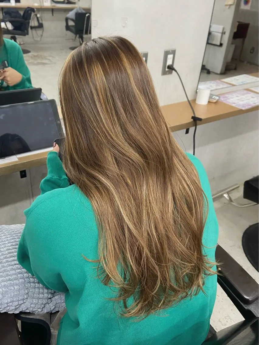 ロング カラー ヘアカラー 安住 日花のヘアスタイル