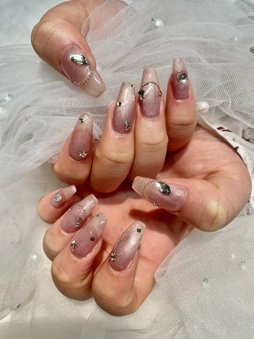 ネイル キラキラネイル 春ネイル ストーンネイル I-nail Moeのネイルデザイン
