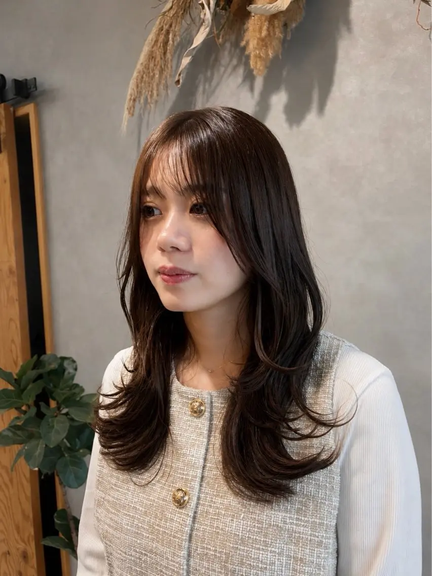 セミロング レイヤーカット 外ハネヘア 宮田 蓮のヘアスタイル