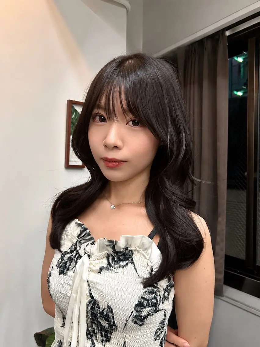 ロング カラー グレージュ ヨシンモリ 韓国風ヘア レイヤーカット 羽成 優衣菜のヘアスタイル