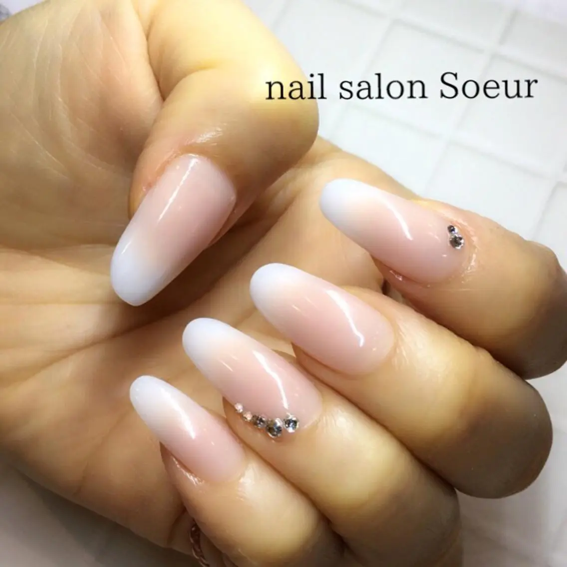 ネイル グラデーション 持ち込み スカルプネイル シンプルネイル ストーンネイル nail salon Soeurのネイルデザイン