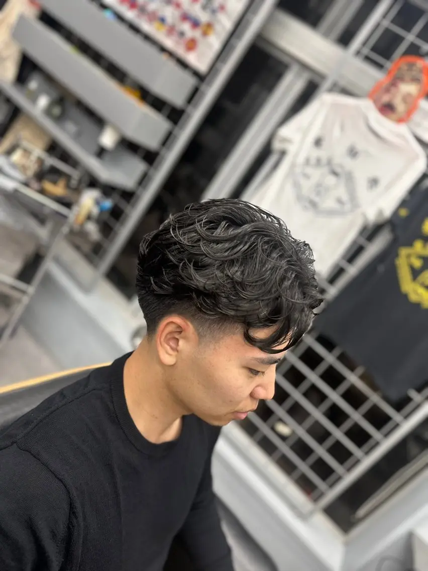 ショート パーマ メンズ センターパート フェードカット メンズパーマ メンズツイストパーマ ツーブロック 池袋/フェード /メンズ/NOSEのヘアスタイル