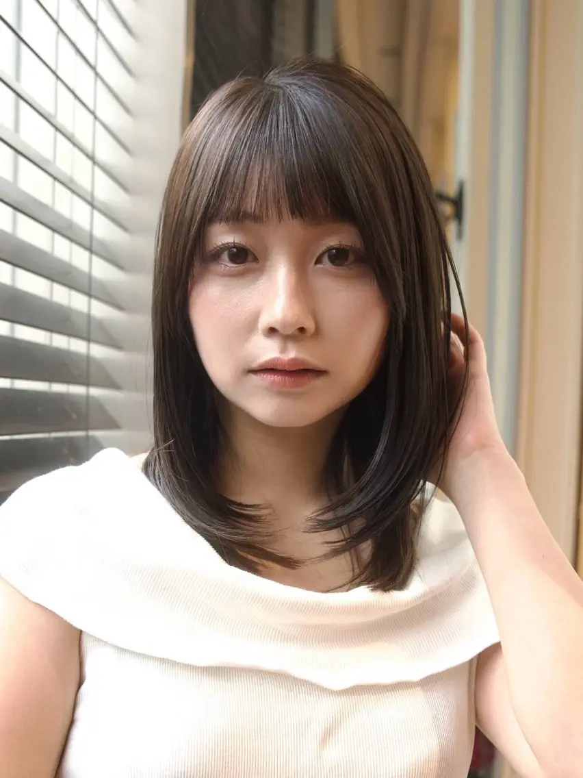 ミディアム 梅本 佳容子のヘアスタイル