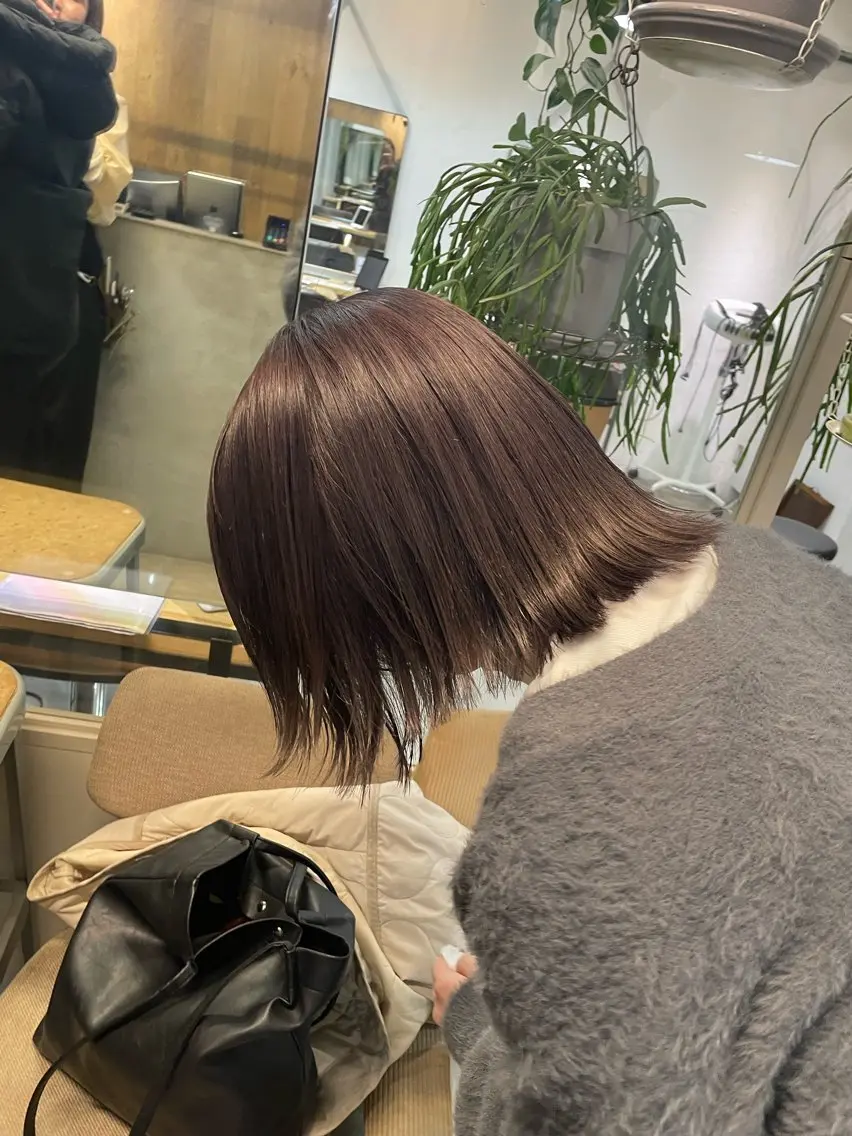 ミディアム カラー ヘアカラー トリートメント ヘッドスパ ミルクティー× グレージュMOMOのヘアスタイル