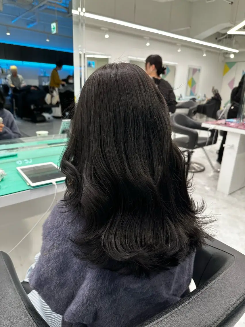 ロング カラー ヘアアレンジ カット ヘアカラー トリートメント ヘッドスパ ヘアセット 艶カラー/ハイトーン /レイヤーカットのヘアスタイル