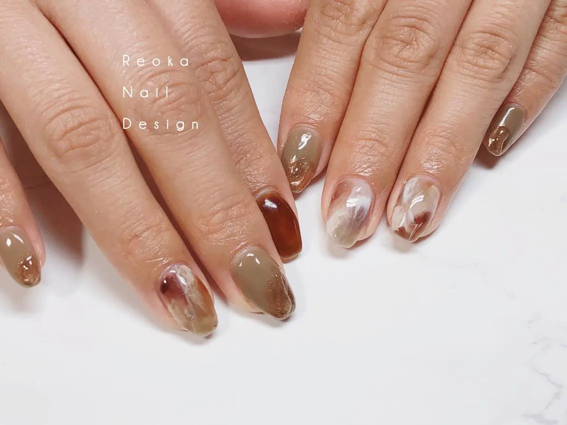 ミディアム ネイル Blowe ニュアンスのネイルデザイン