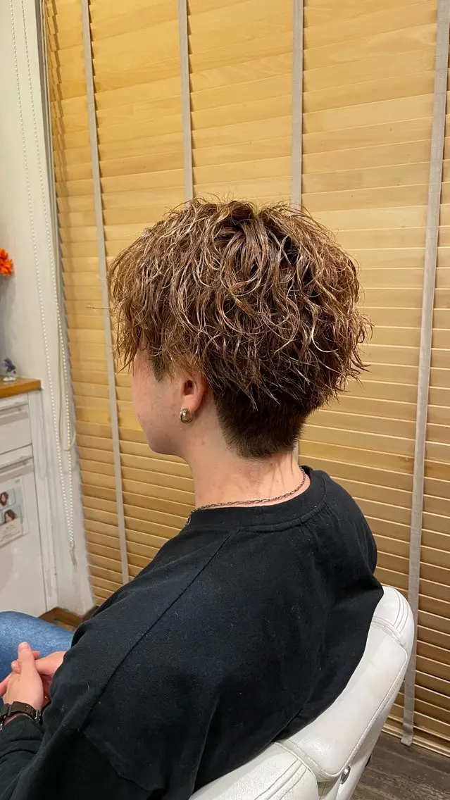ショート パーマ メンズ 椿 大輔のヘアスタイル