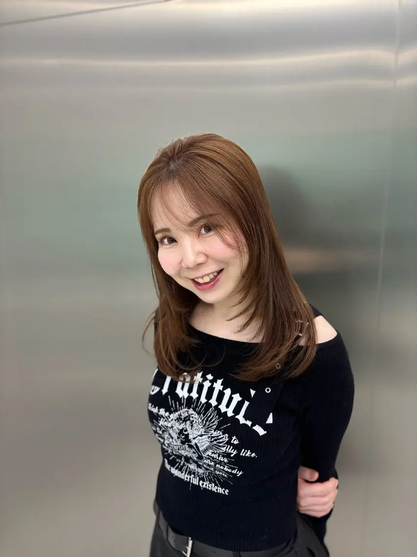 ミディアム ヘアアレンジ レイヤーカット ねね🦖 /ブリーチカラーのヘアスタイル
