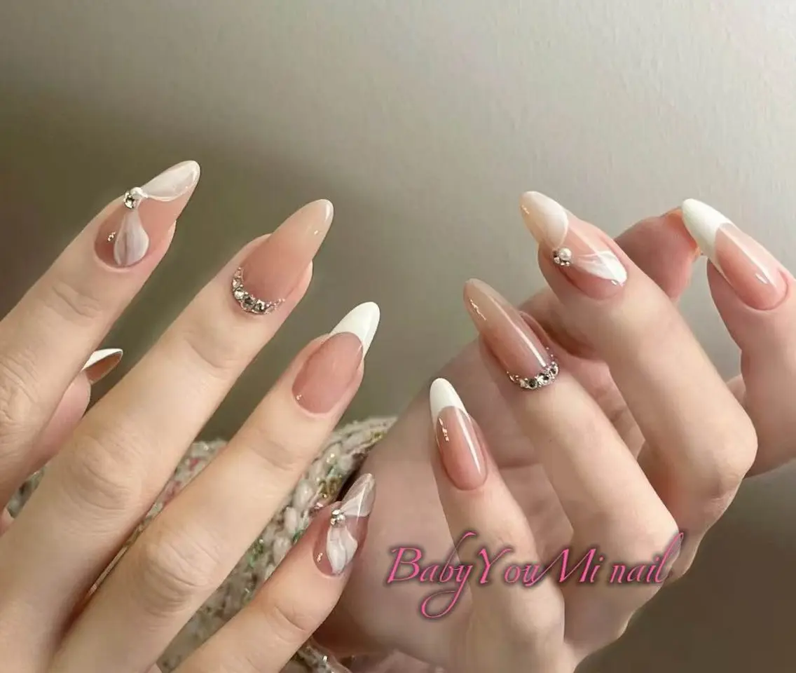 ネイル オーロラネイル フラワーネイル フットネイル フレンチネイル ジェルネイル ハンドネイル BabyYouMi nailのネイルデザイン