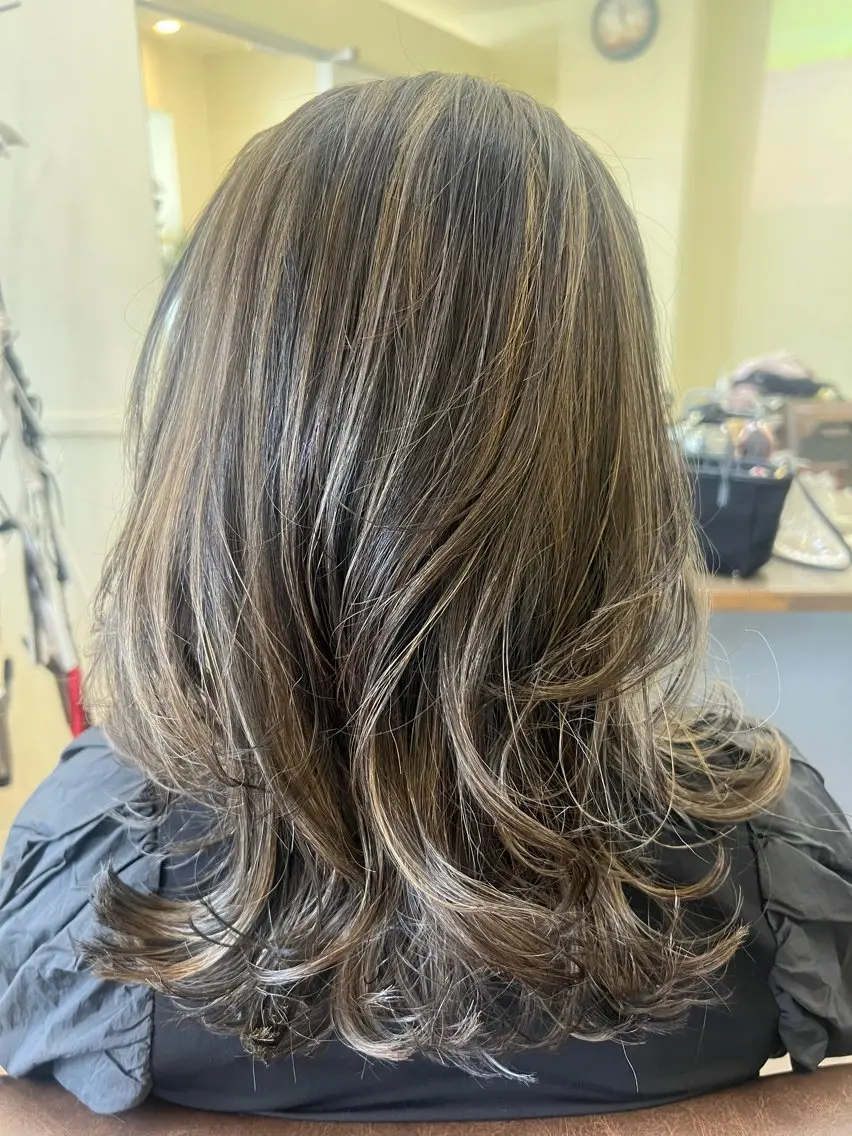 セミロング カラー カット ヘアカラー トリートメント 鶴見 和美のヘアスタイル