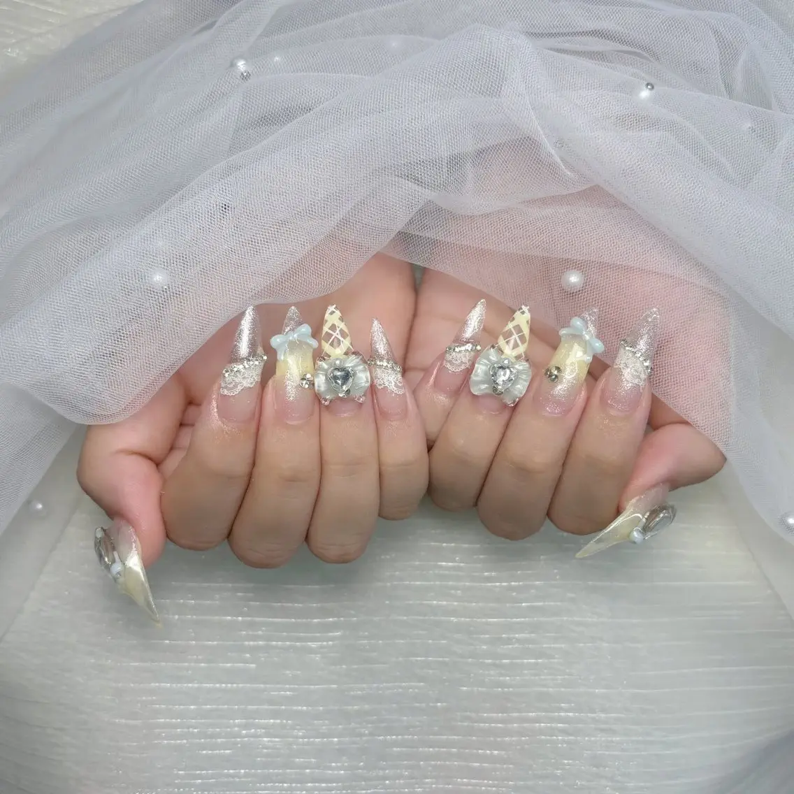 ネイル フラワーネイル ジェルネイル キラキラネイル 韓国ネイル 持ち込み ハンドネイル Nova Nailのネイルデザイン