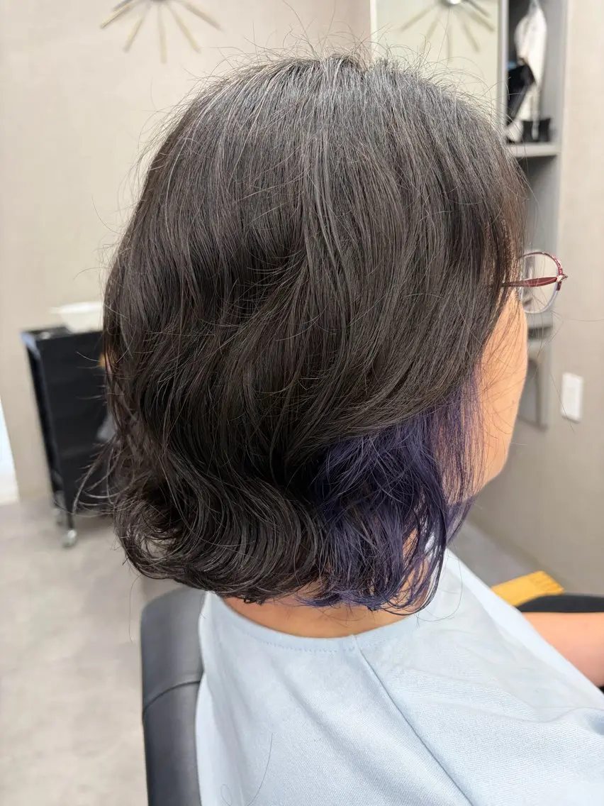 ショート カラー パーマ イヤリングカラー ヘアカラー トリートメント 佐々木 愛実のヘアスタイル