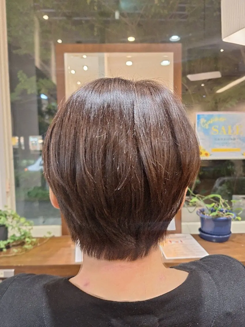 ショート カラー ブラウンカラー ショートヘア 本下 舞依のヘアスタイル