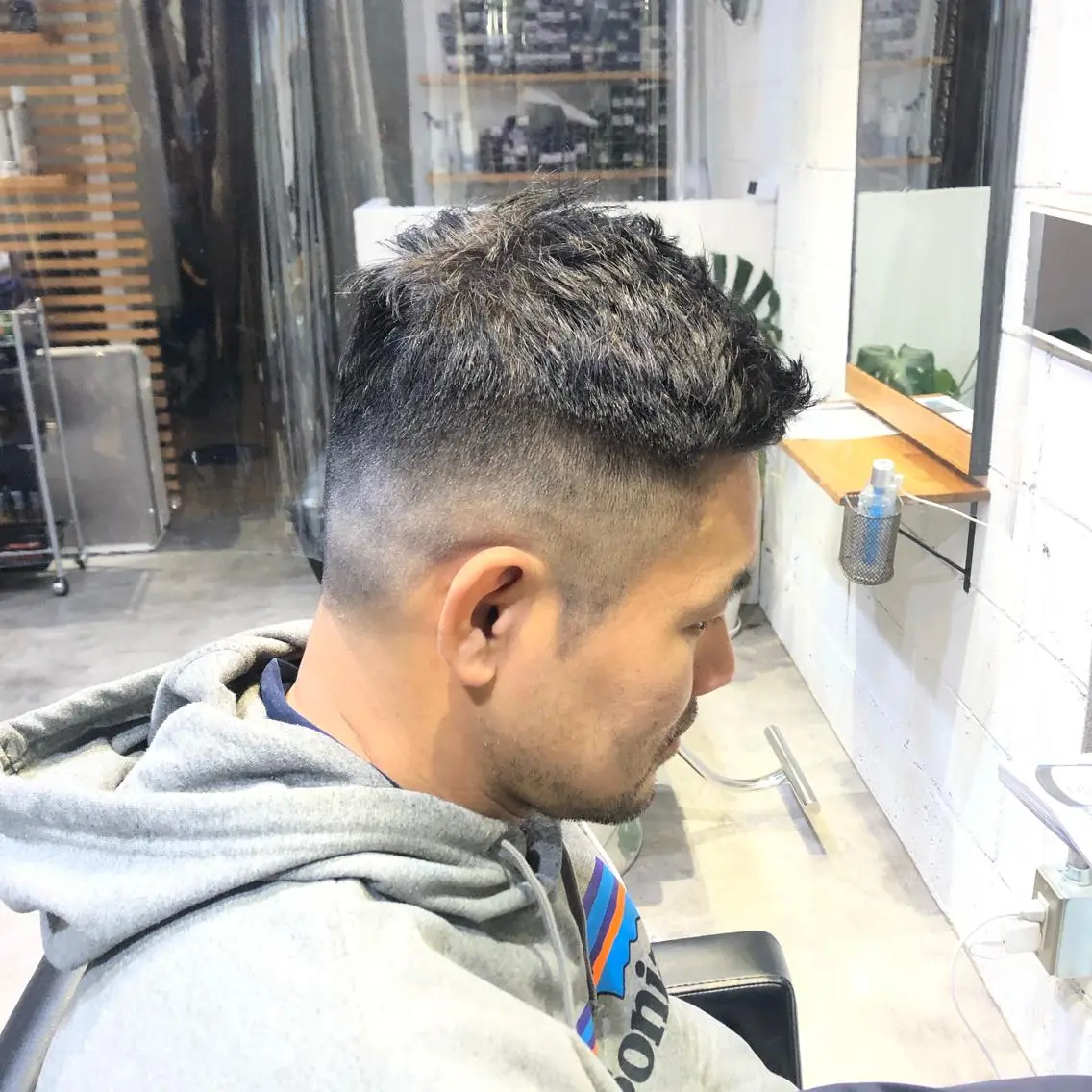 メンズ フェードカット 岩尾 志保のヘアスタイル