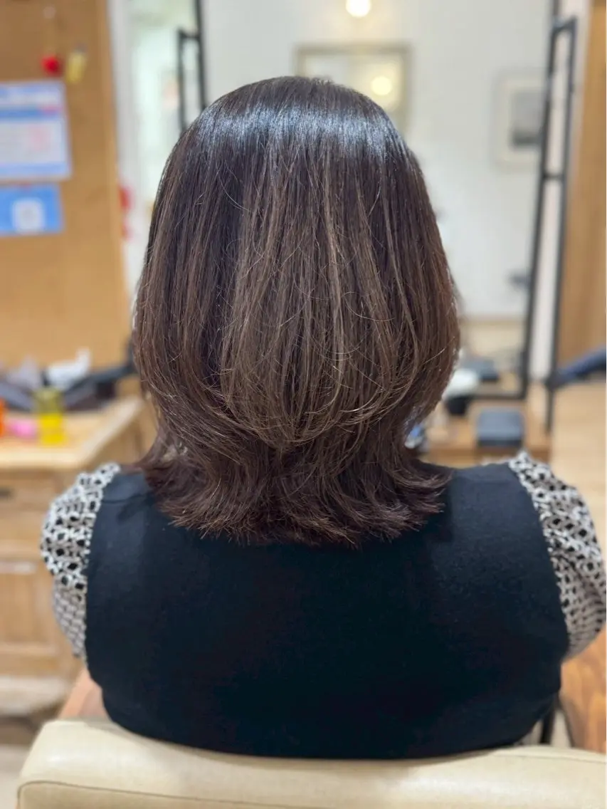 ミディアム 三輪 あおいのヘアスタイル