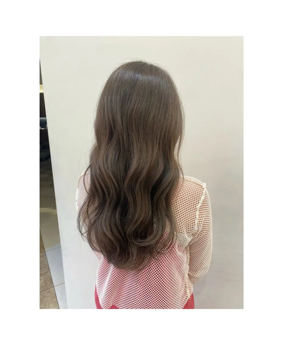 カラー 新嵩 真理のヘアスタイル