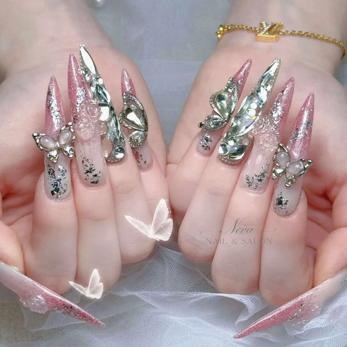ネイル フレンチネイル ジェルネイル ガラスフレンチ キラキラネイル 韓国ネイル ハンドネイル ハンドケア Nova Nail Nambaのネイルデザイン