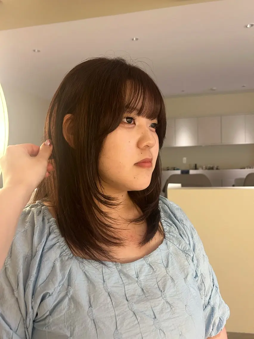 ミディアム カラー ミディアムレイヤー ブラウンカラー レイヤーカット カット ヘアカラー トリートメント 透明感カラー レイヤー/むつきのヘアスタイル