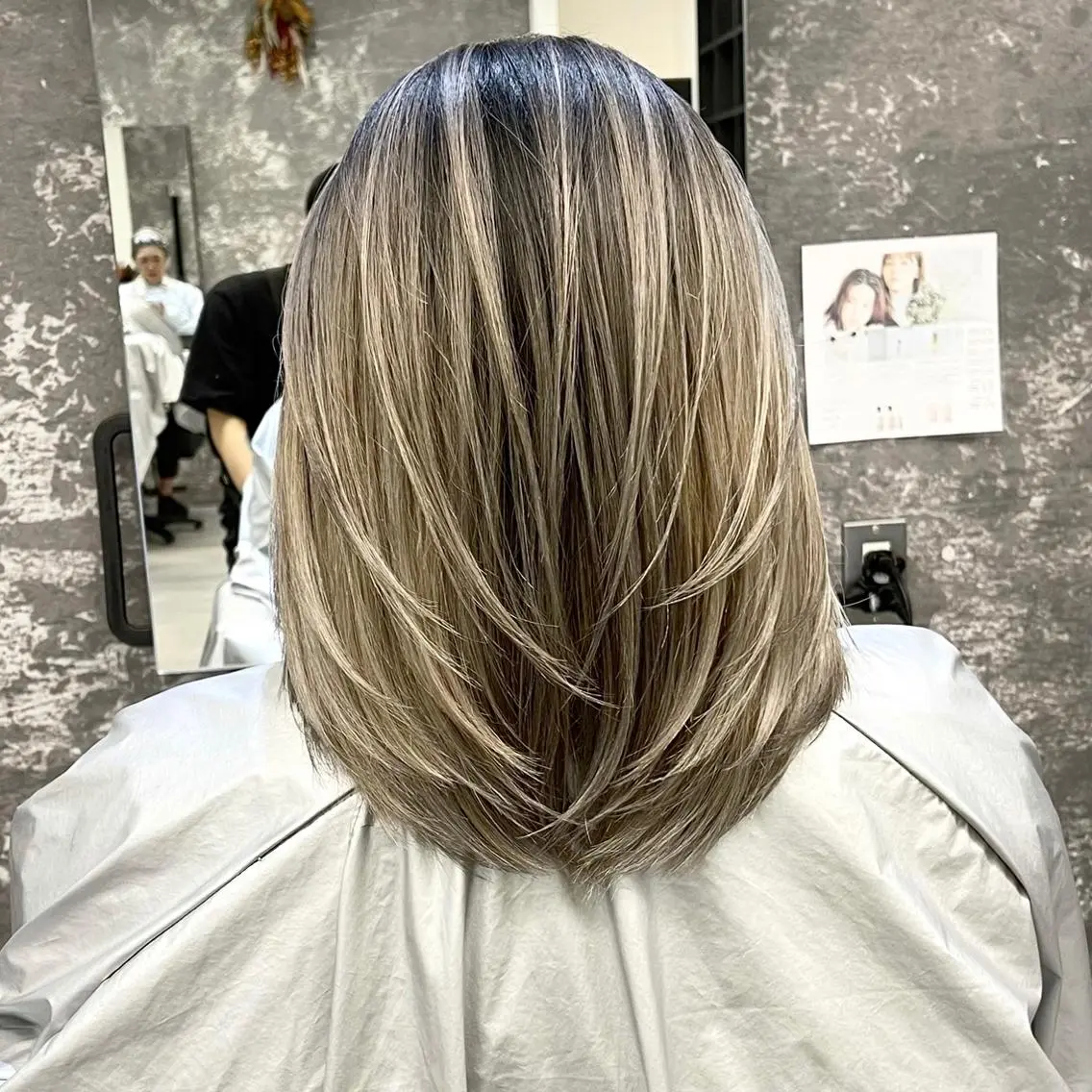 ミディアム カラー ヘアアレンジ バレイヤージュ デザインカラー ハイライトカラー 外国人風カラー ハイライト アンドウ ユウ/ レイヤーカット/韓国のヘアスタイル