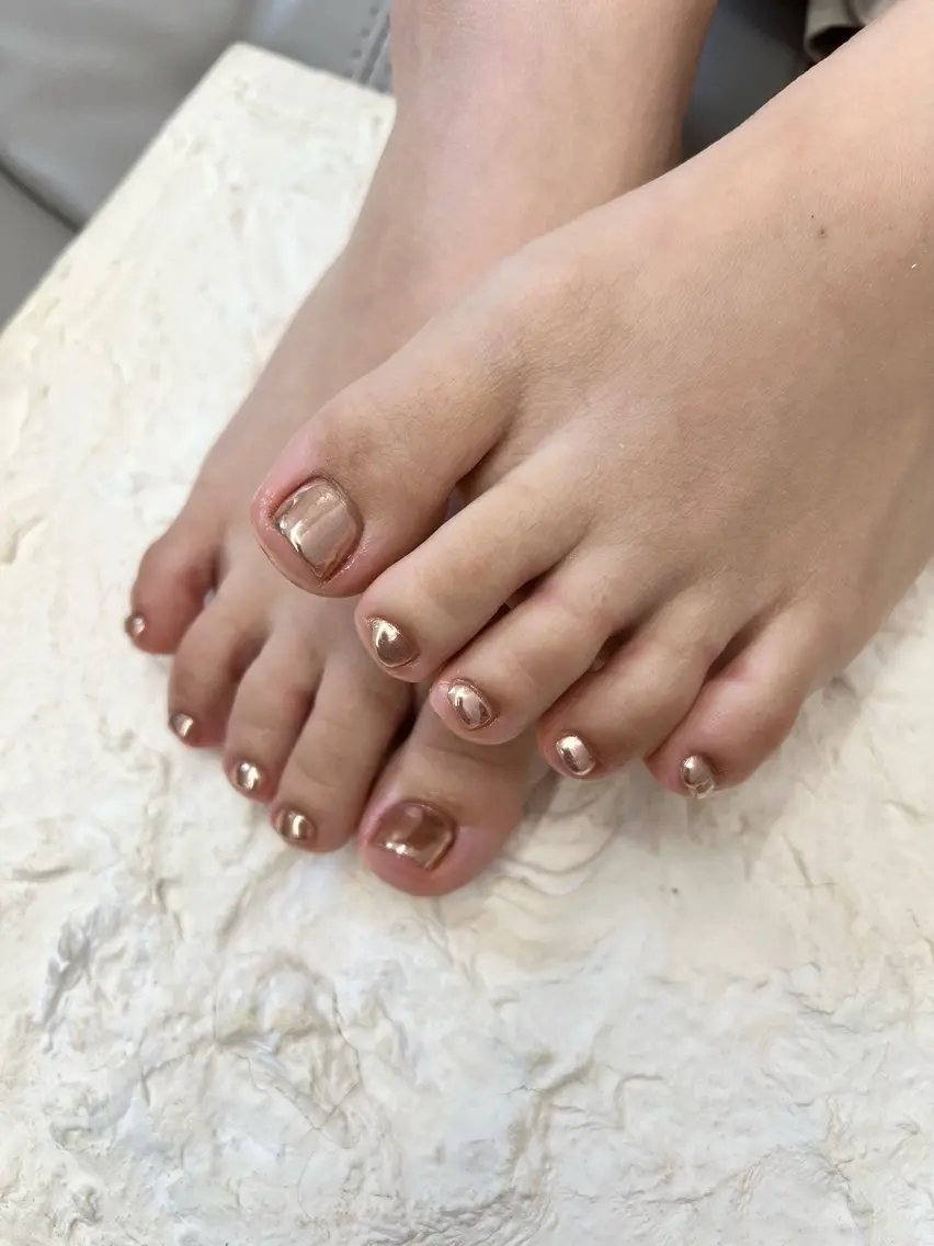 ネイル ブラウン フットネイル ジェルネイル マグネットネイル ミラーネイル フットネイル Bana_ Nailのネイルデザイン