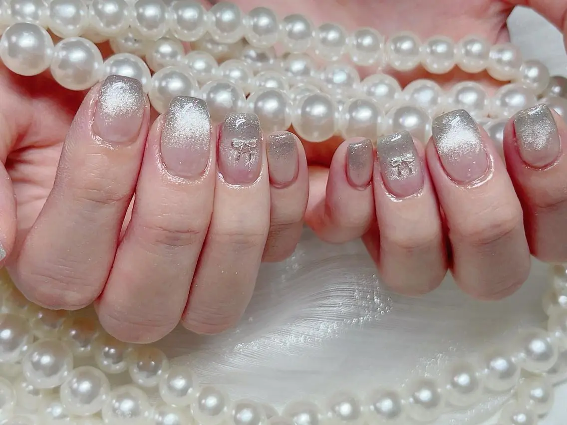 ネイル オーロラネイル 長さ出し フレンチネイル ガーリー キラキラネイル ハンドネイル Lucky nail salonのネイルデザイン