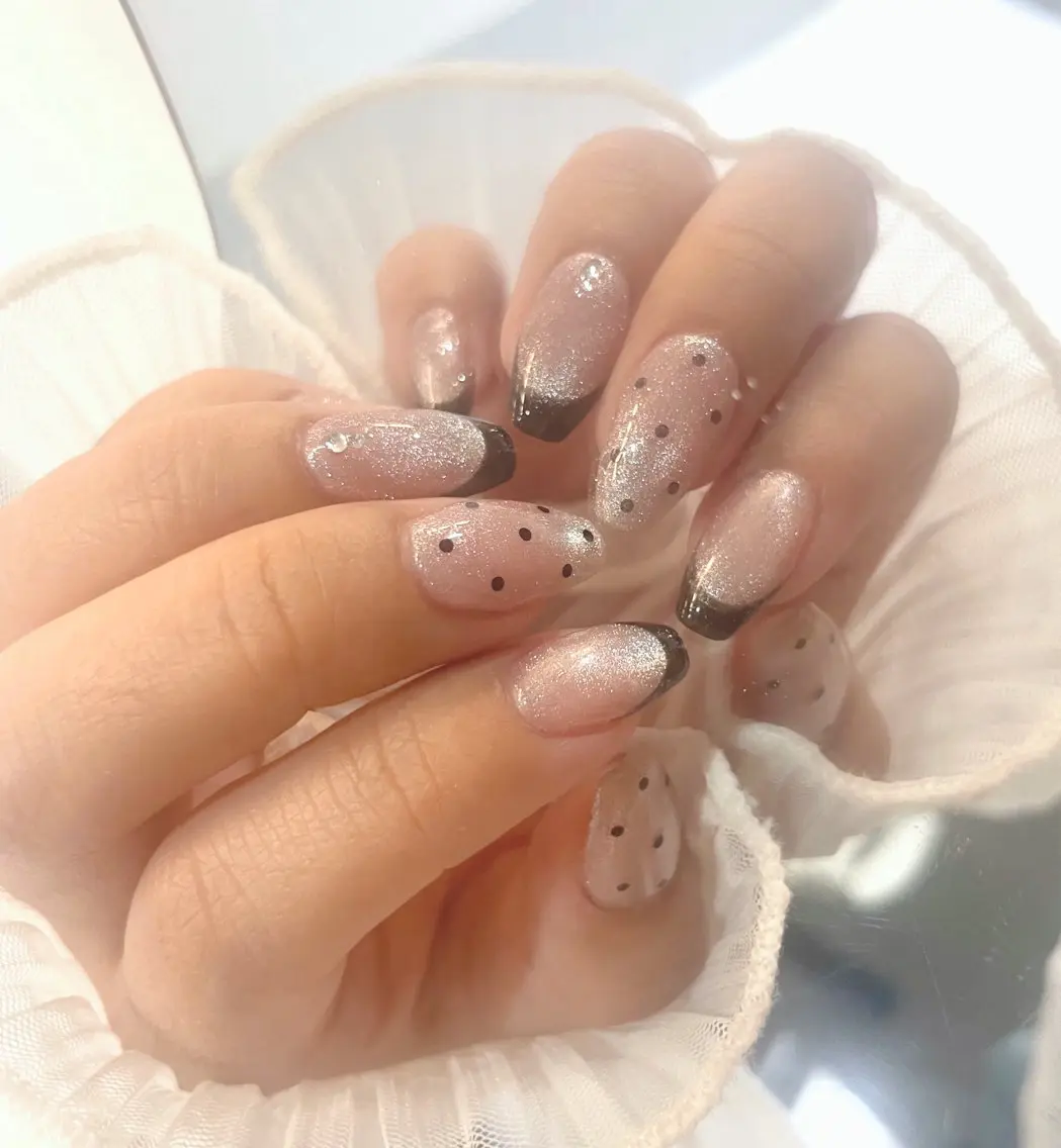 ネイル ドット フレンチネイル マグネットネイル Naho久屋大通🎀 ワンホン長さだし🫧のネイルデザイン