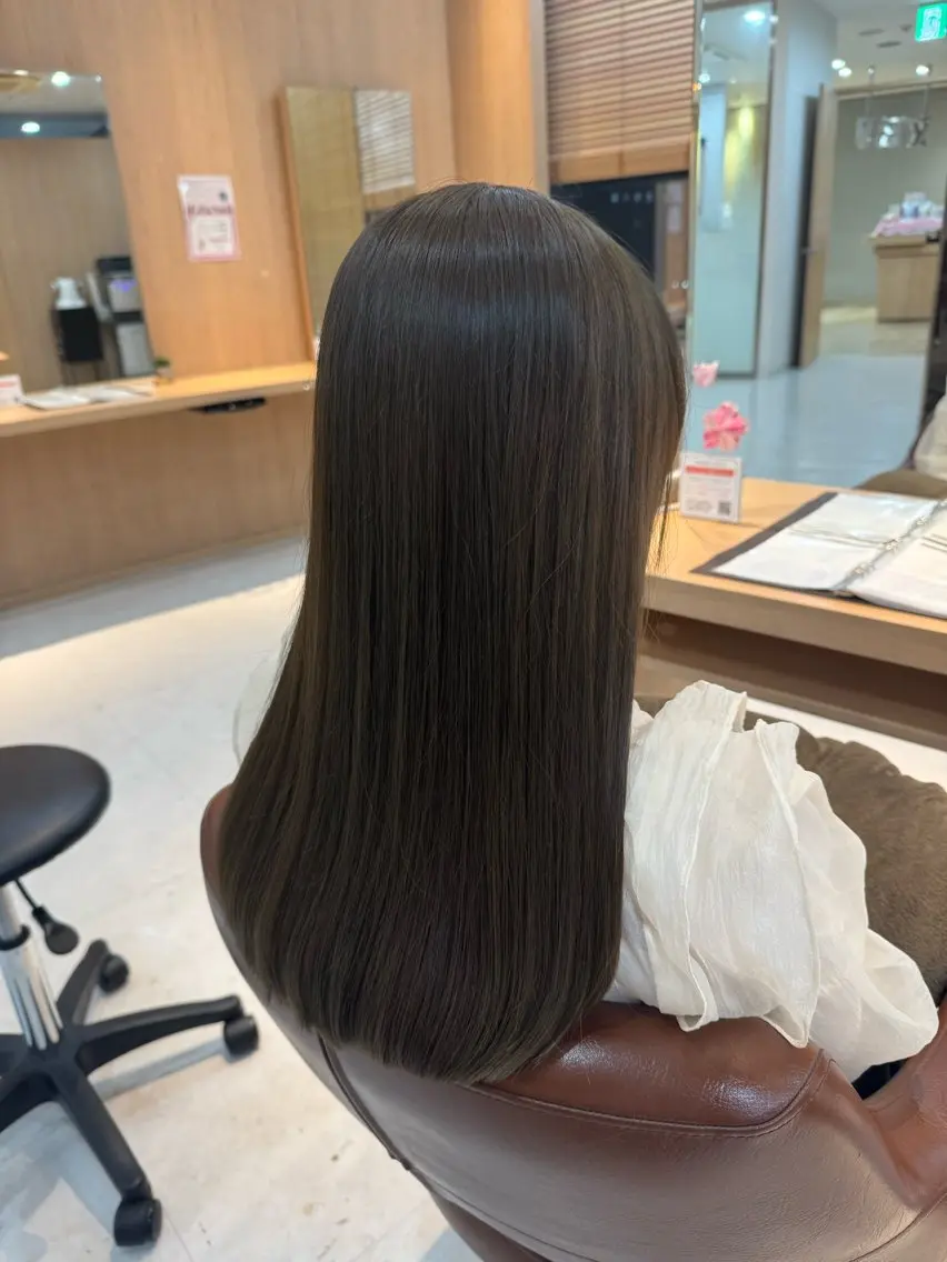 ロング カラー ベージュカラー ブリーチ 透明感カラー ブリーチなしカラー オリーブベージュ 中野 希望のヘアスタイル