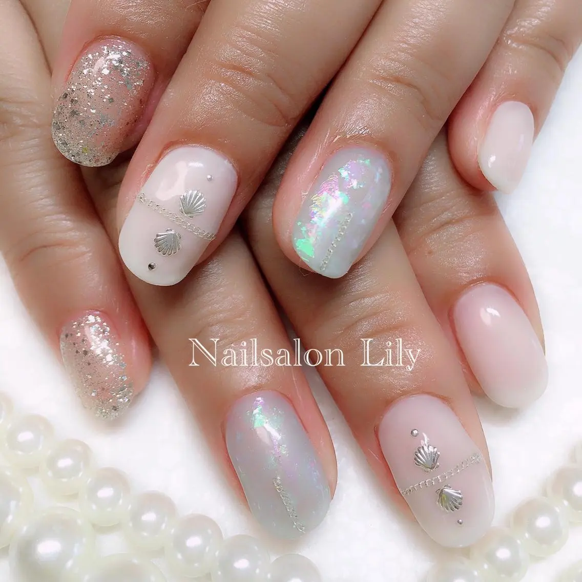 ネイル キラキラネイル Lily*nail 🌻Mii🌻のネイルデザイン