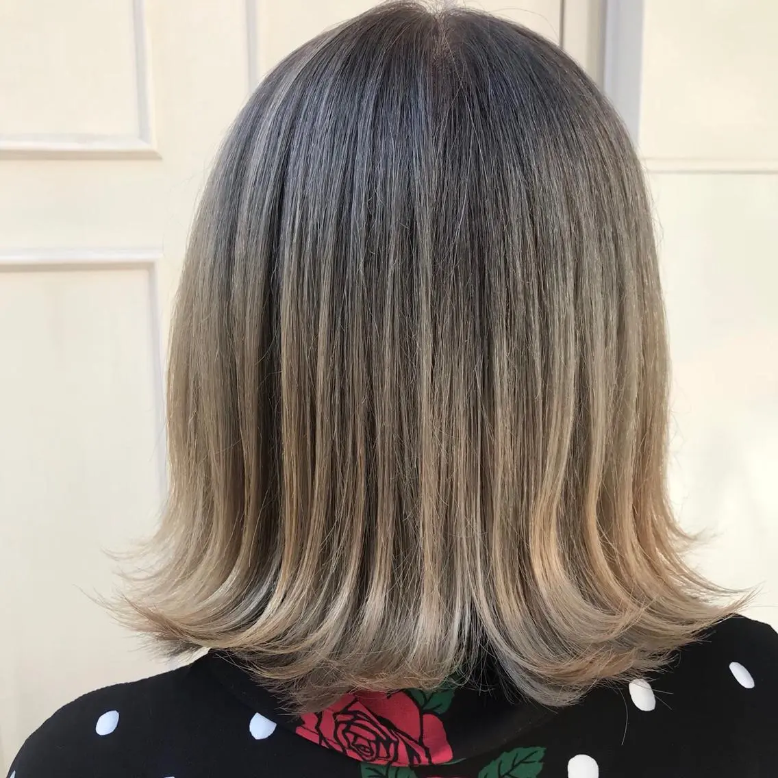 ミディアム カラー シルバー Blanco Color&Careのヘアスタイル