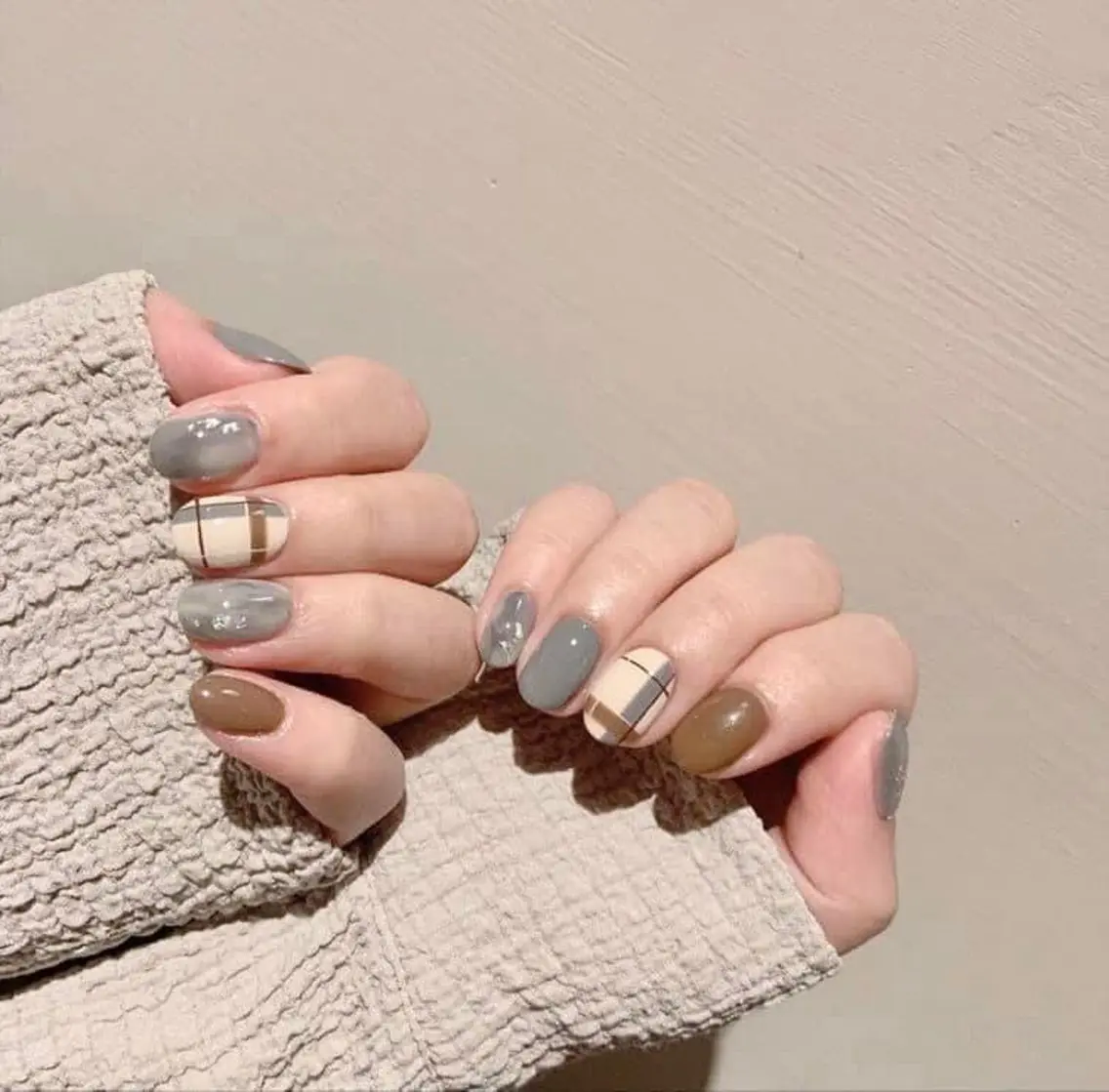 ネイル ハンドネイル MQueen ネイルサロンマルのネイルデザイン