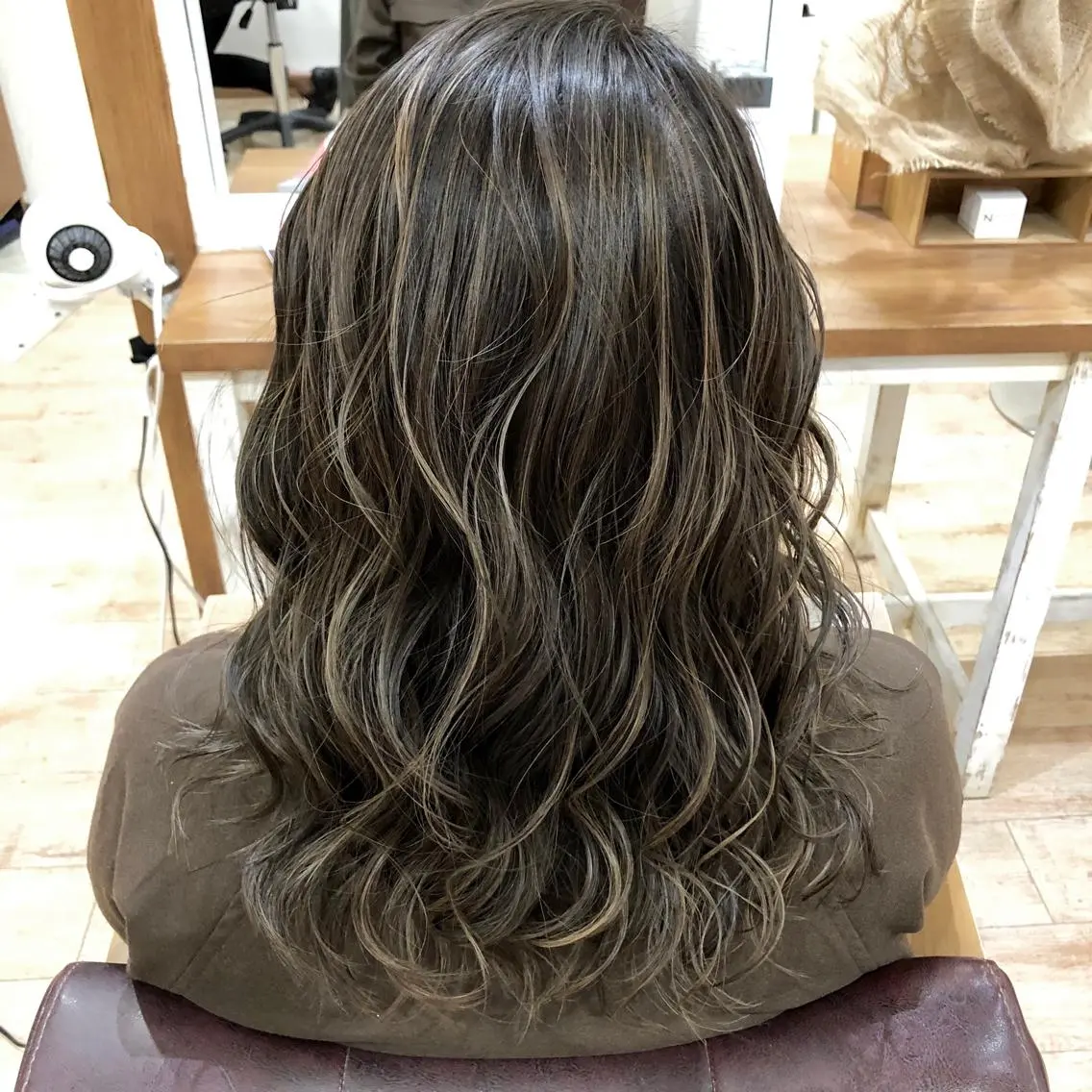 セミロング カラー ハイライトカラー ハイライト やじま ひろこのヘアスタイル