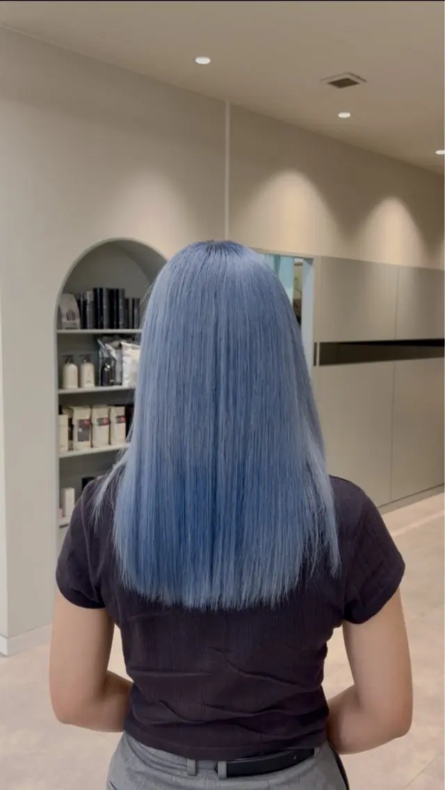 ロング カラー ブリーチ ブルーカラー ヘアカラー 🦋ブリーチカラー ×ベージュ🦋まなかのヘアスタイル