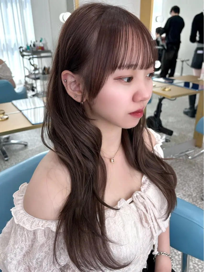 セミロング カラー ベージュカラー ブラウンカラー 透明感カラー 韓国風ヘア レイヤーカット カット ヘアカラー 透明感カラー Nau🎀のヘアスタイル