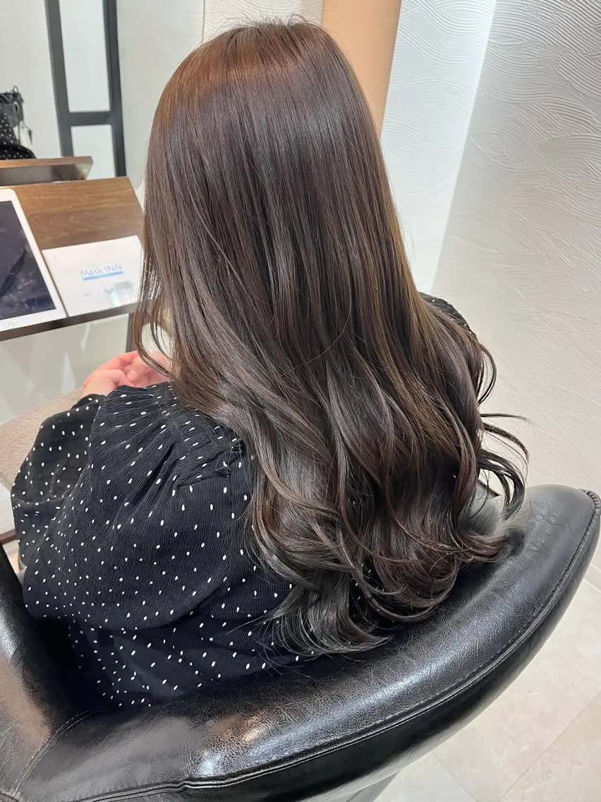 ロング カラー ブルーカラー ブルーグレー ブルーグレージュ グレージュ ヘアカラー トリートメント 【ニュアンスカラー・ 髪質改善】スズキカナのヘアスタイル