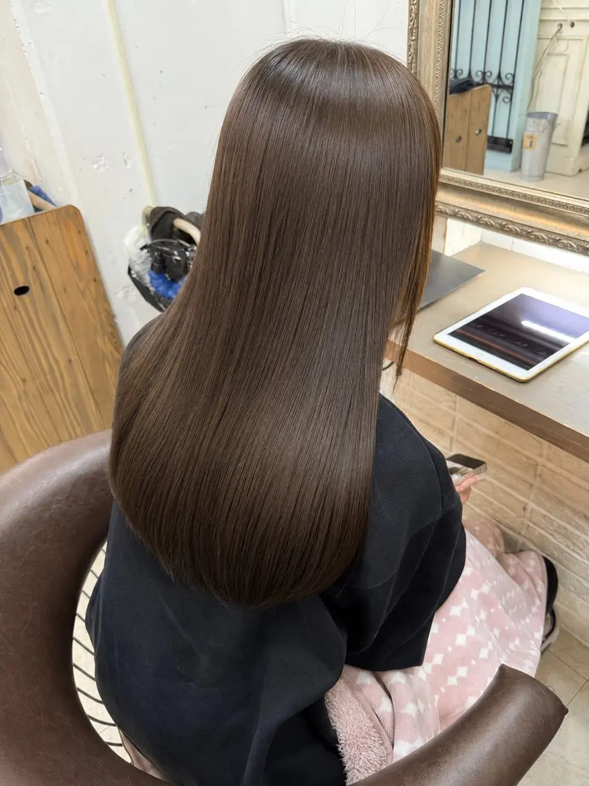 ロング 縮毛矯正 地毛風ストレート 早坂裕真のヘアスタイル