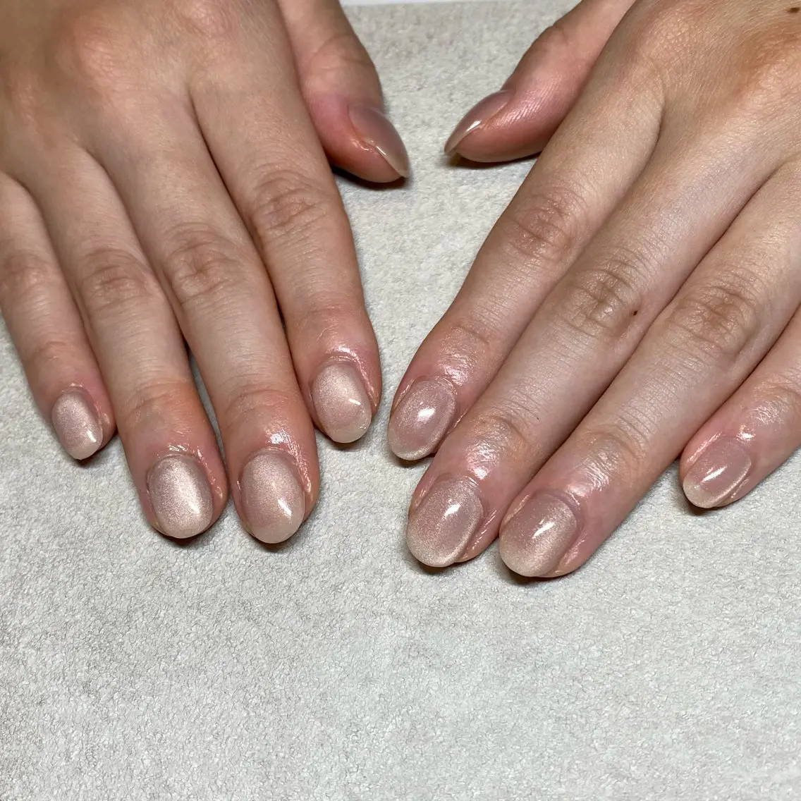ネイル マグネットネイル ピンク ピンクベージュ ハンドネイル ハンドケア nail salon swaddle 🪽のネイルデザイン