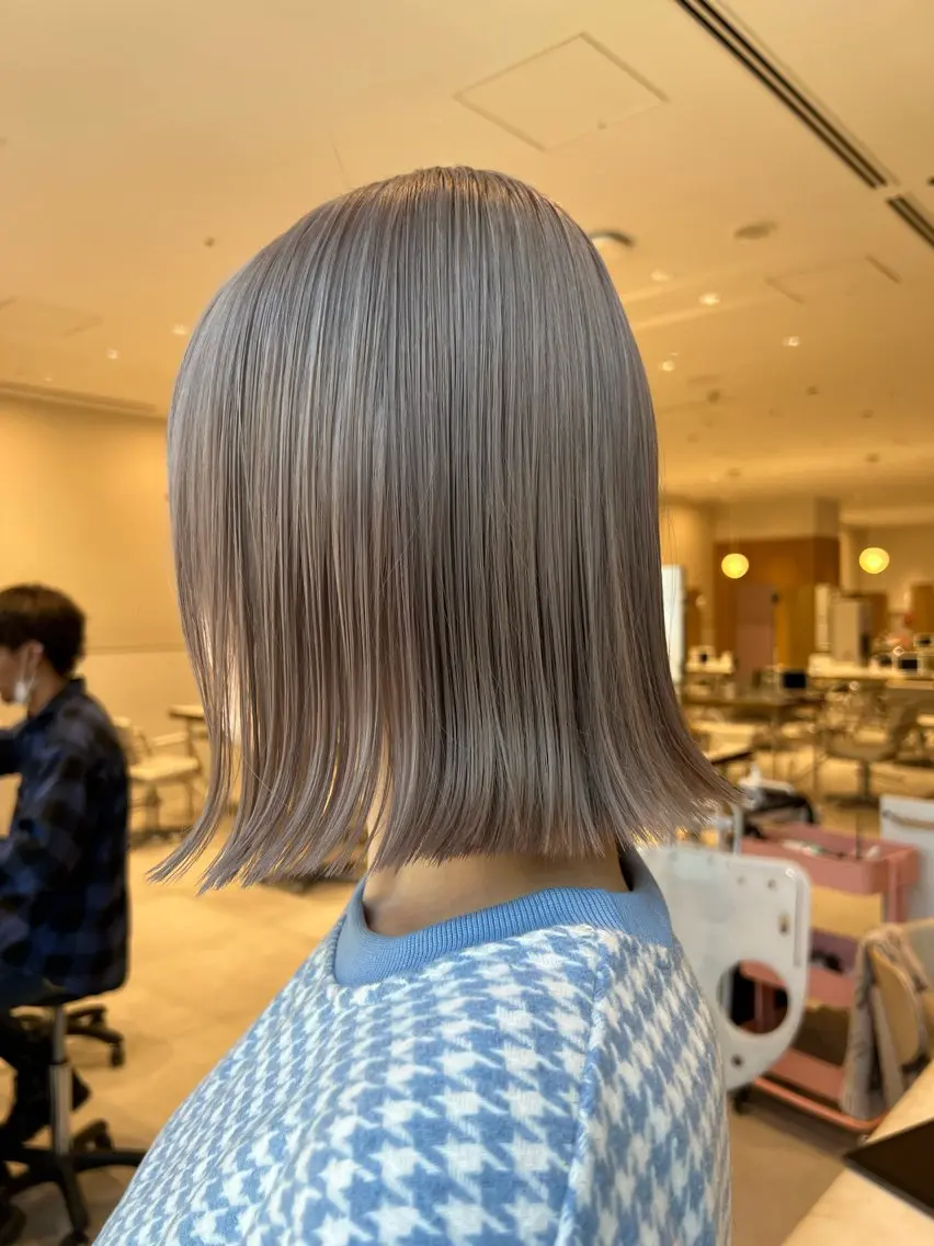 ミディアム カラー ブリーチ ブロンド ケアブリーチ 透明感カラー ダブルカラー レイヤー専門家 ダブルカラー修のヘアスタイル