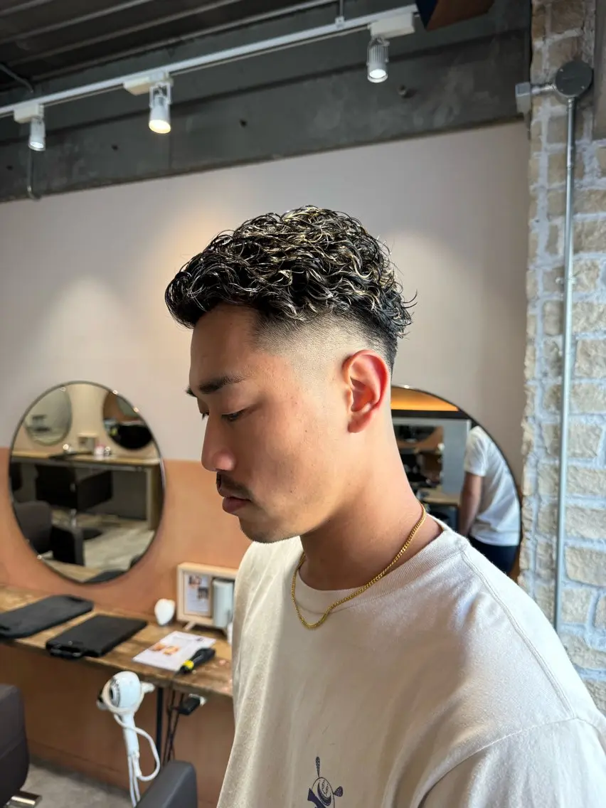 ショート ハイライト カット パーマ メンズ特化 TAKUYAのヘアスタイル
