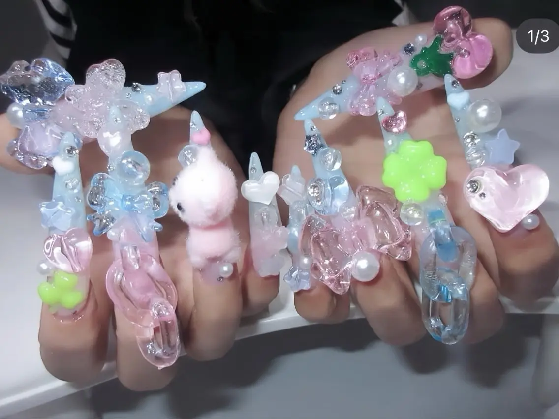 ネイル ブルー フラッシュネイル フラワーネイル ホログラムネイル キラキラネイル ハンドネイル Rin Nail 新大久保店のネイルデザイン