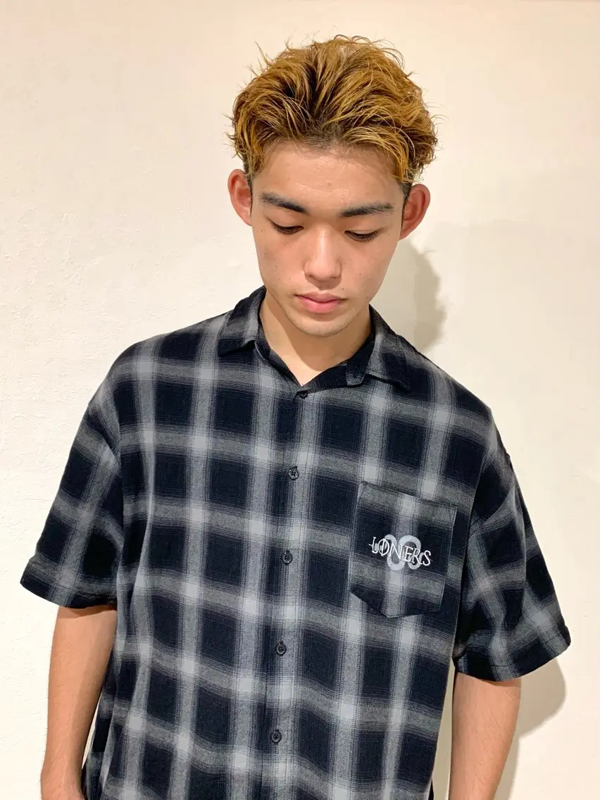ショート カラー メンズ センターパート メンズ韓国風 マッシュ メンズパーマ プードルパーマ ヤマグチ リョウのヘアスタイル