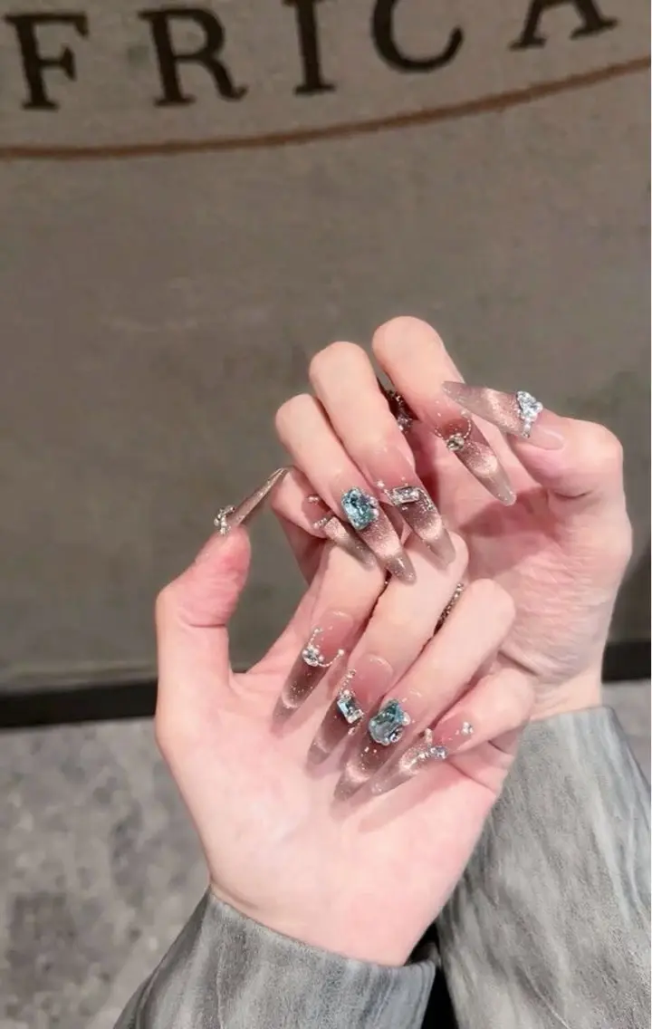 ネイル ハンドネイル Genie Mika Nailsのネイルデザイン