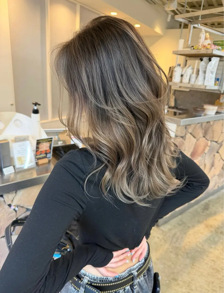 セミロング カラーリスト Maiのヘアスタイル