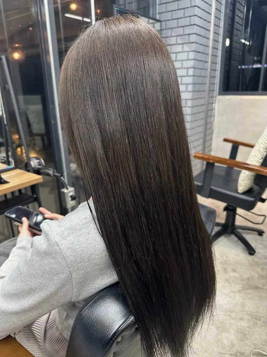 ロング カラー ブリーチ 透明感カラー グレージュ ブリーチなしカラー ヘアカラー 巽 滉太のヘアスタイル
