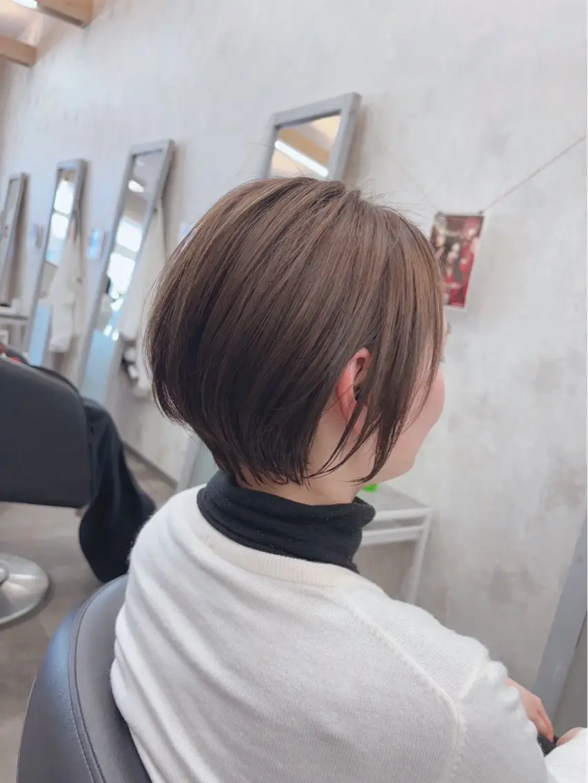 ショート カラー 藤田 麗安のヘアスタイル