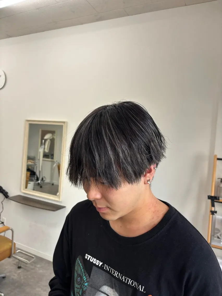 カラー ブリーチ ハイライトカラー 楢本 莉子のヘアスタイル