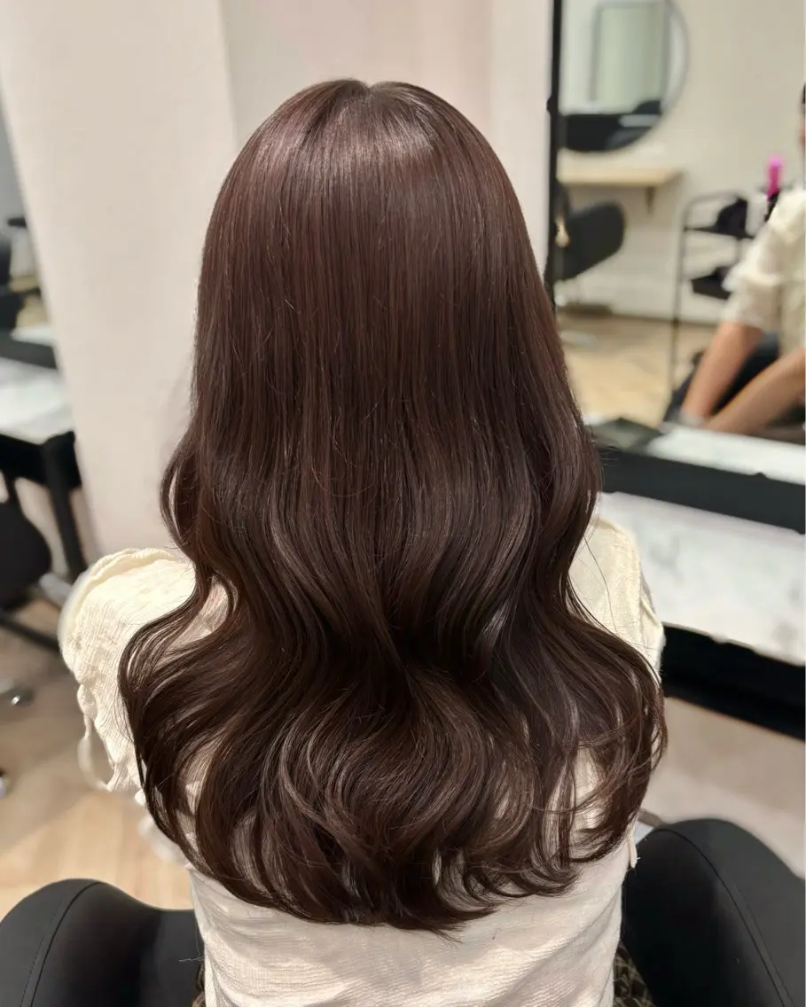 ロング カラー ブラウンカラー チョコレートブラウン 𝒎𝒐𝒆🩰 名駅/ヘアメ/暖色♡のヘアスタイル