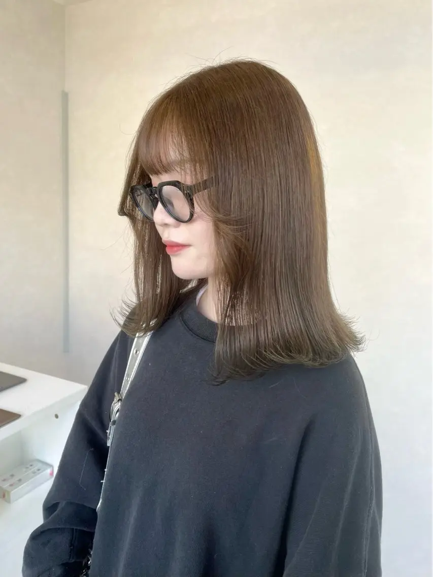 ミディアム カラー 長山 茉白のヘアスタイル