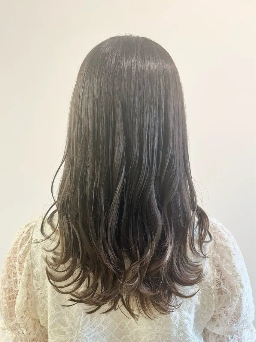 セミロング カラー 古川 琴美のヘアスタイル